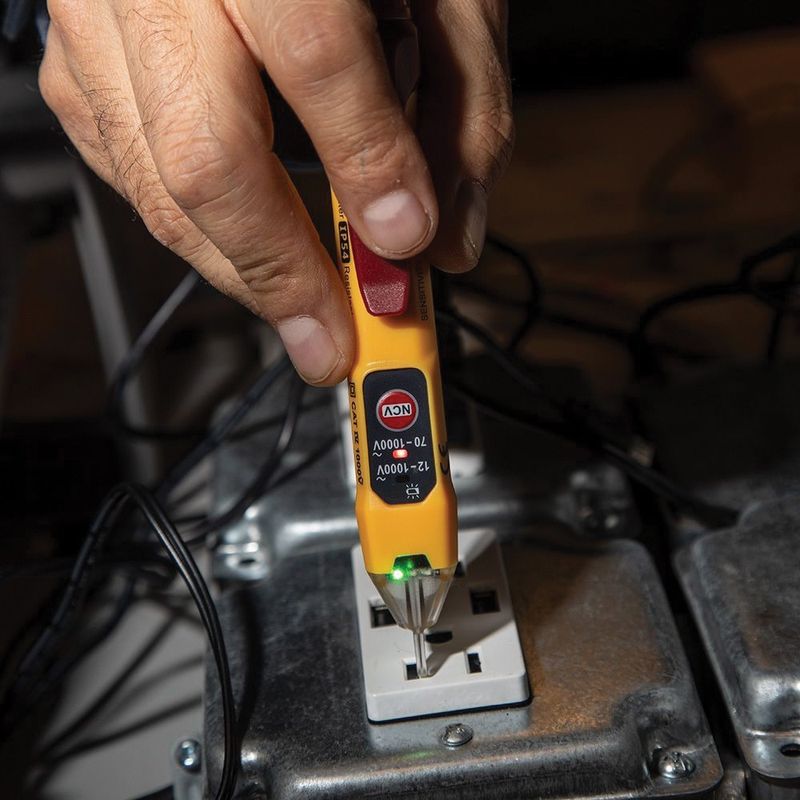 klein_tools_ncvt2p_dual_range_non_contact_voltage_tester_70_1000_volt_ac_12_1000_volt_ac_5